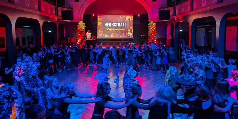 Wenn die Blätter fallen, schwingen wir das Tanzbein